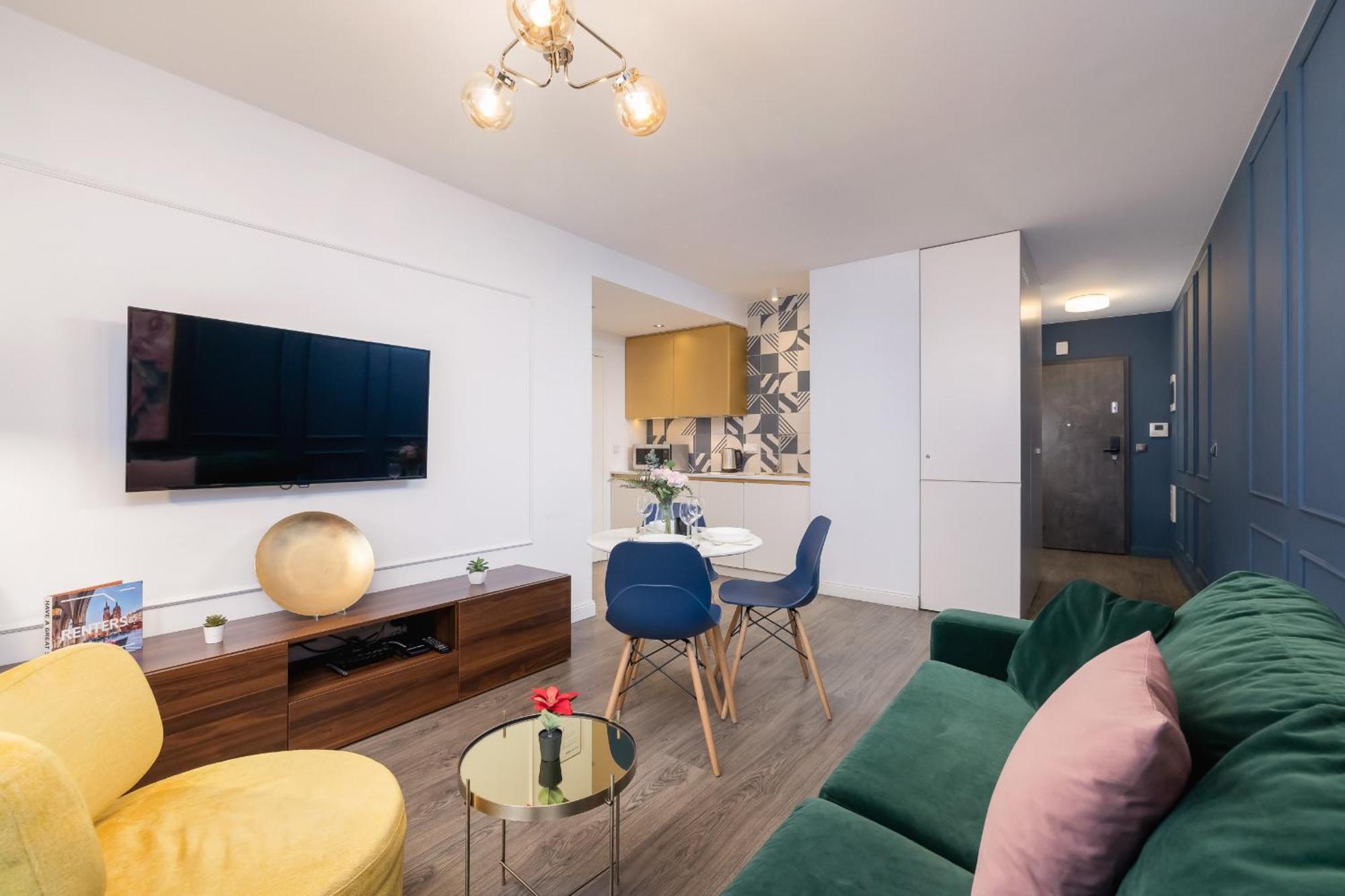 Blue And Green Apartment With Bright Pink Bedroom In Krakow By Noclegi Renters المظهر الخارجي الصورة