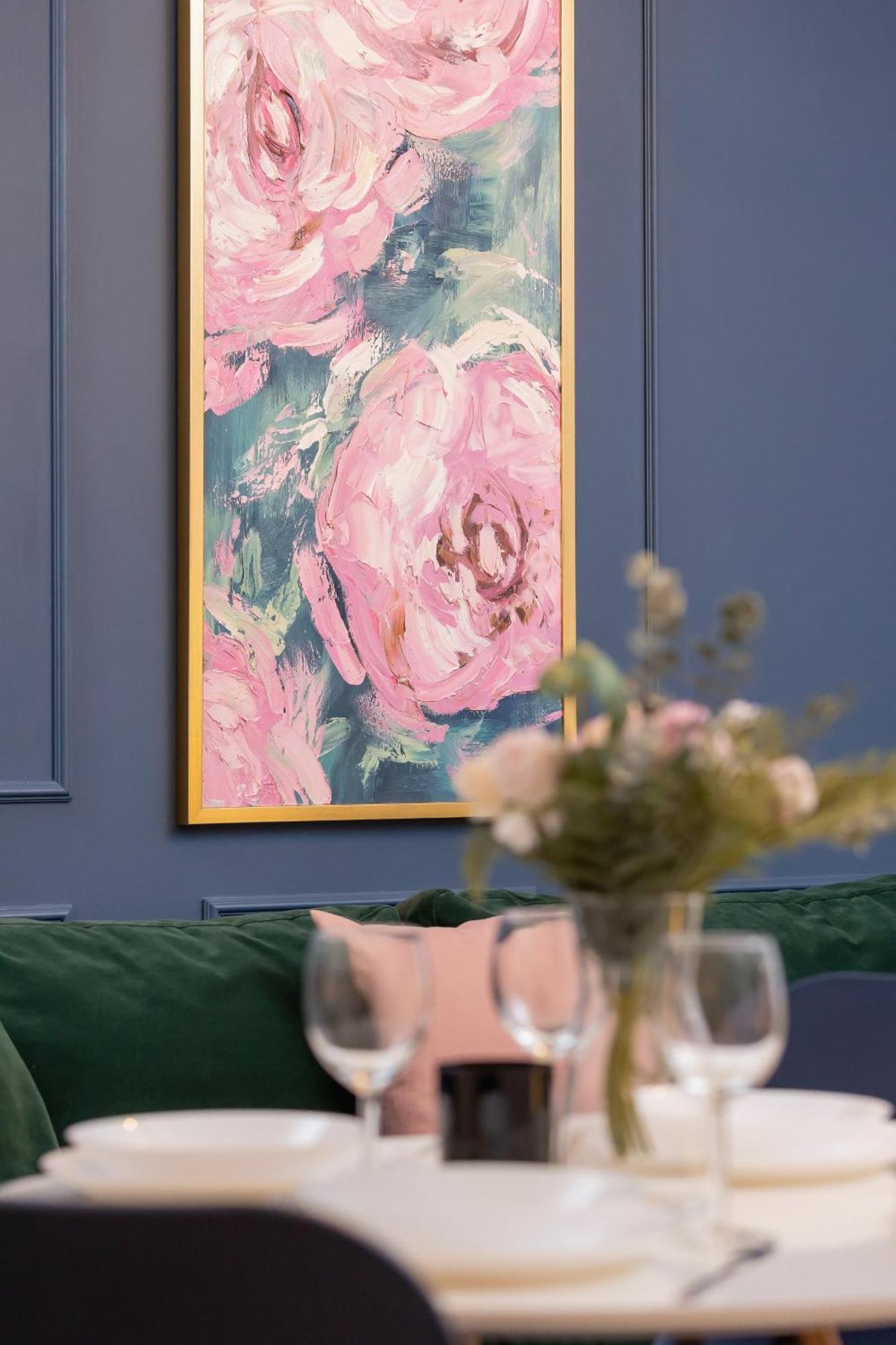 Blue And Green Apartment With Bright Pink Bedroom In Krakow By Noclegi Renters المظهر الخارجي الصورة